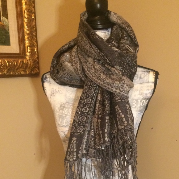 Scarf and/or Shawl - Picture 3 of 3